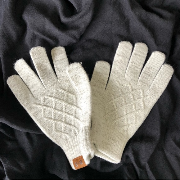 Soft Light Grey Gloves - Picture 4 of 9